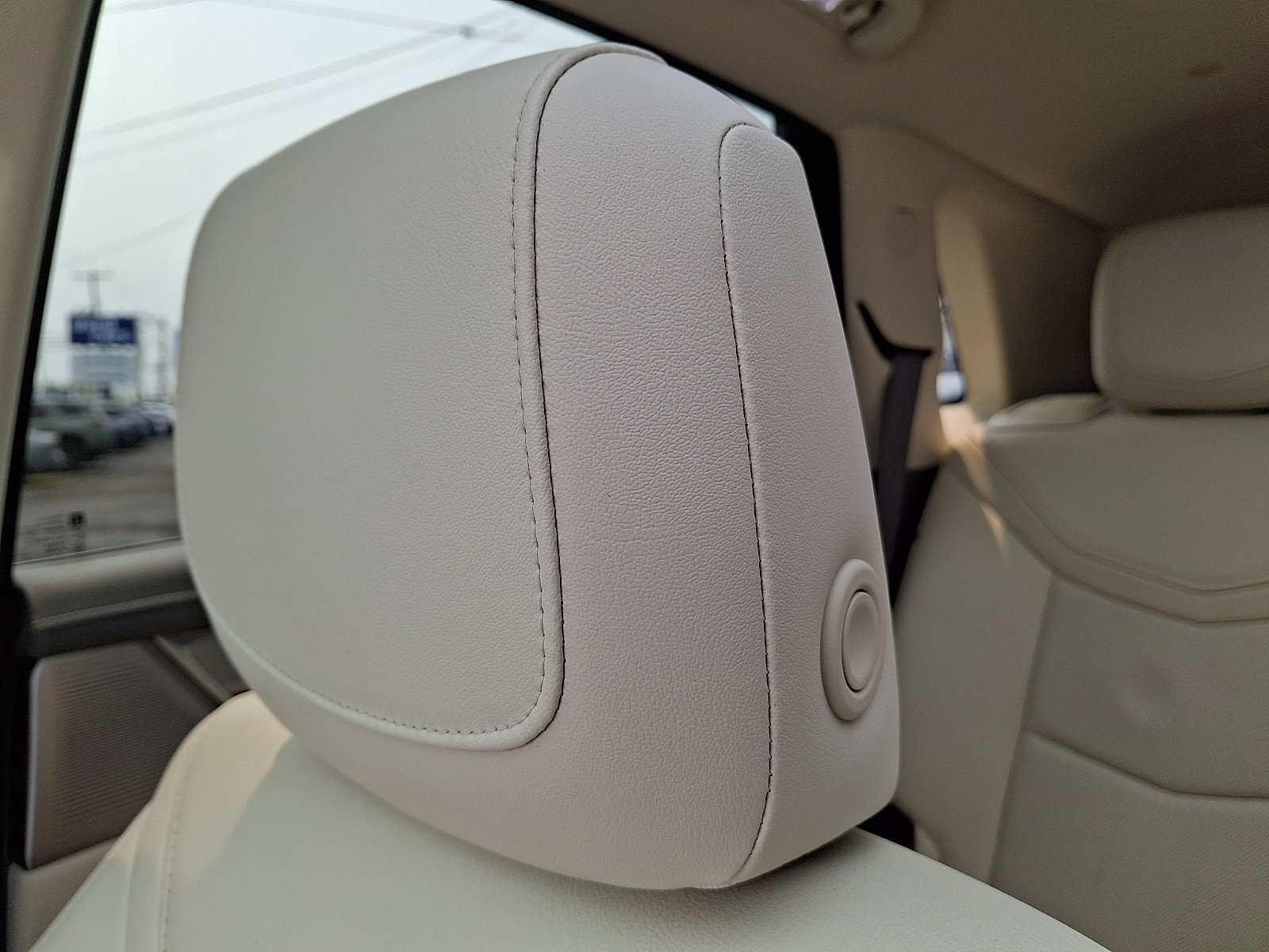 Used 2020 Cadillac XT5 Premium Luxury FWD image 13