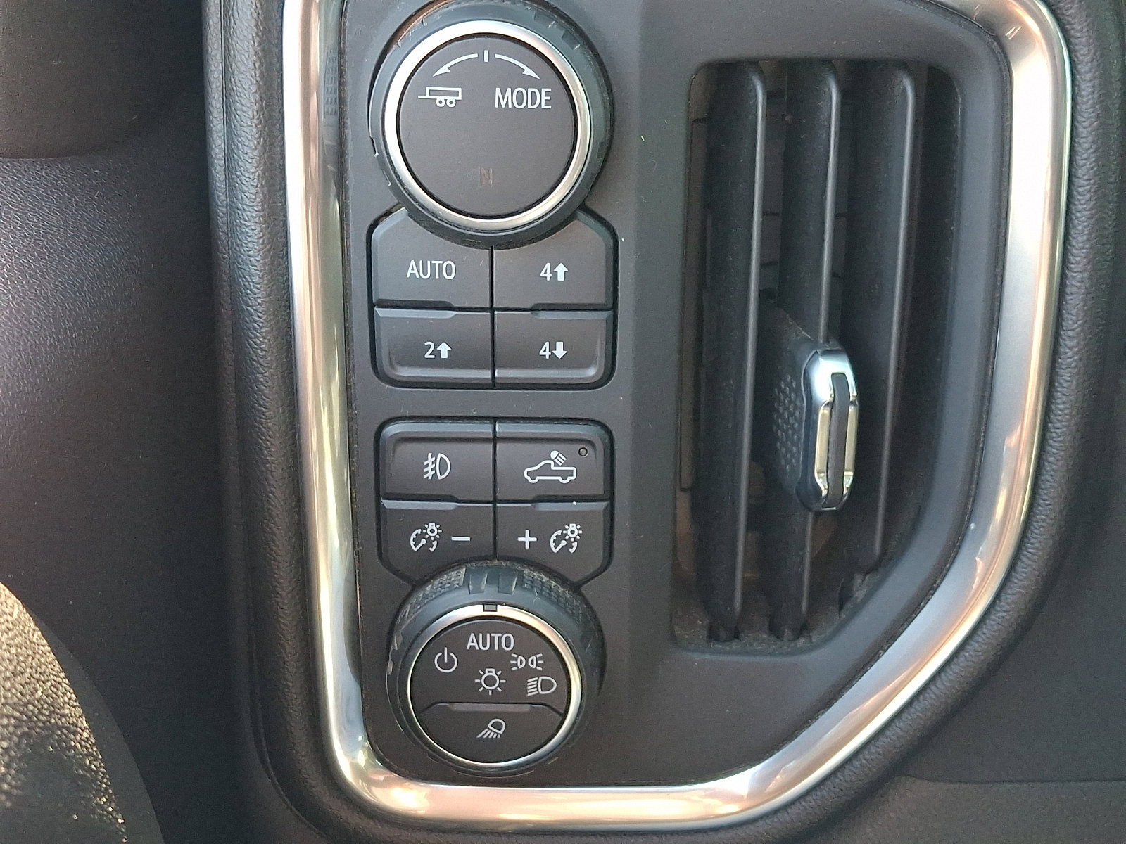 Certified 2022 Chevrolet Silverado 1500 LTZ w/ LTZ Premium Package image 26