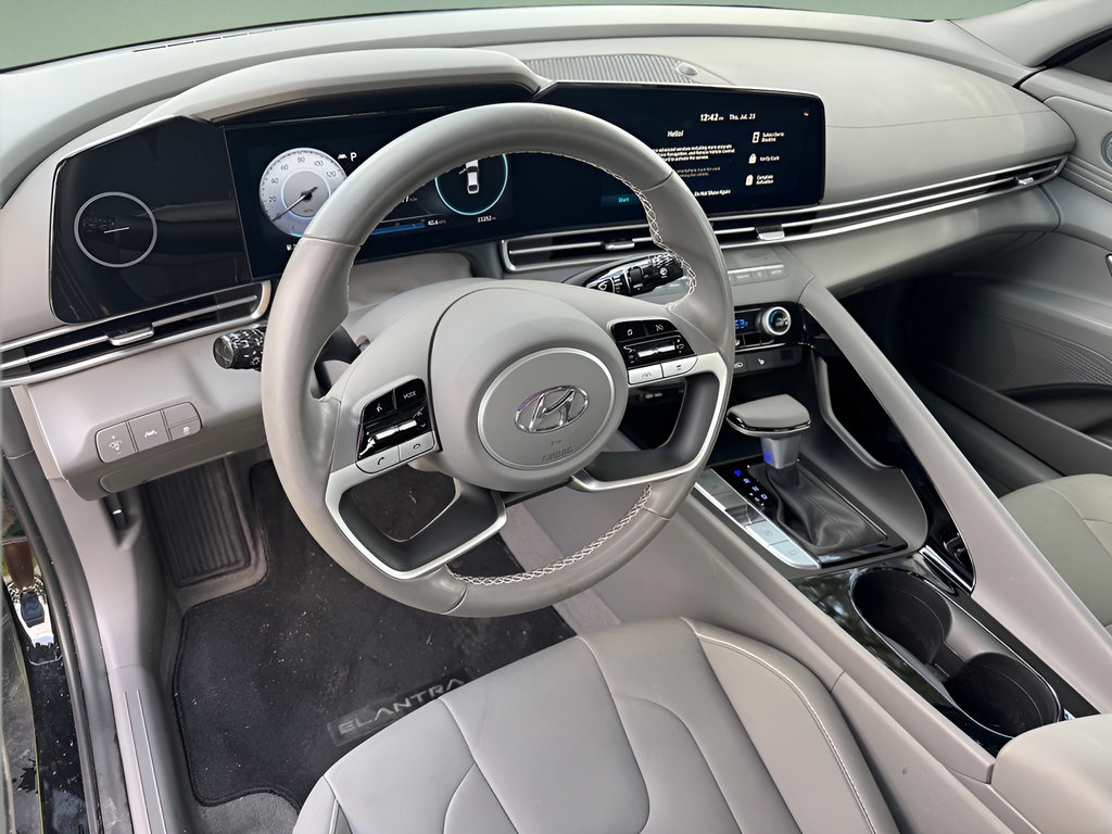 Used 2023 Hyundai Elantra SEL w/ Convenience Package FWD image 18