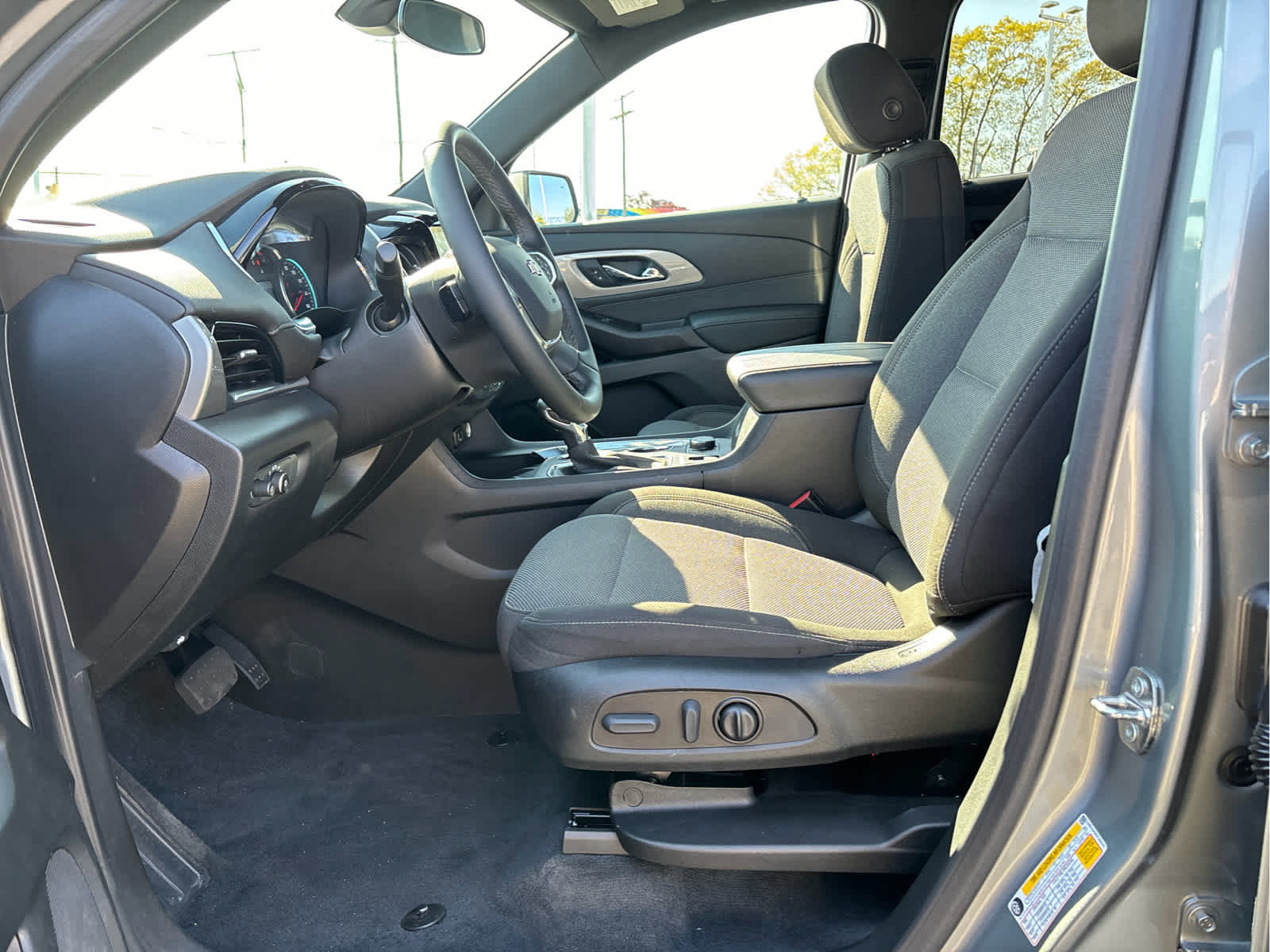 Certified 2023 Chevrolet Traverse LT w/ LPO, Floor Liner Package AWD/4WD image 8