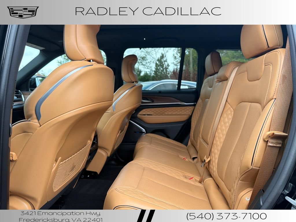 Used 2023 Jeep Grand Cherokee Summit w/ Adv Protech Group IV AWD/4WD image 10