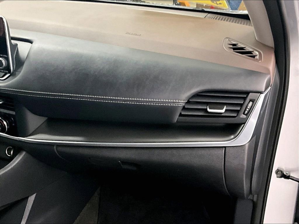 Used 2023 Nissan Rogue SV image 13