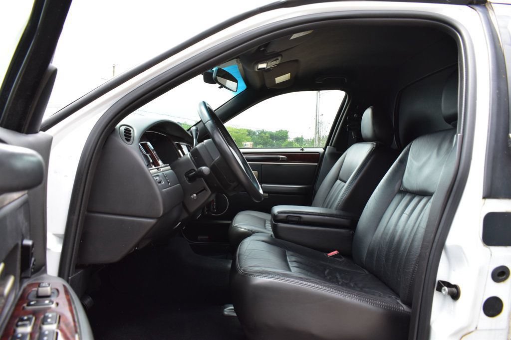 Used 2007 Lincoln Town Car Executive RWD image 11