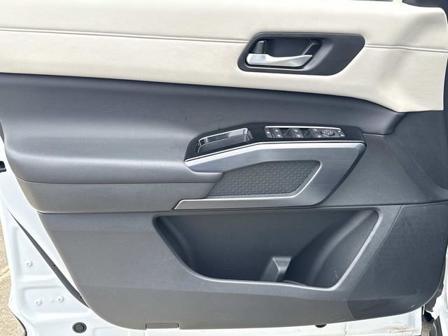 Used 2025 Nissan Pathfinder SL AWD/4WD image 25