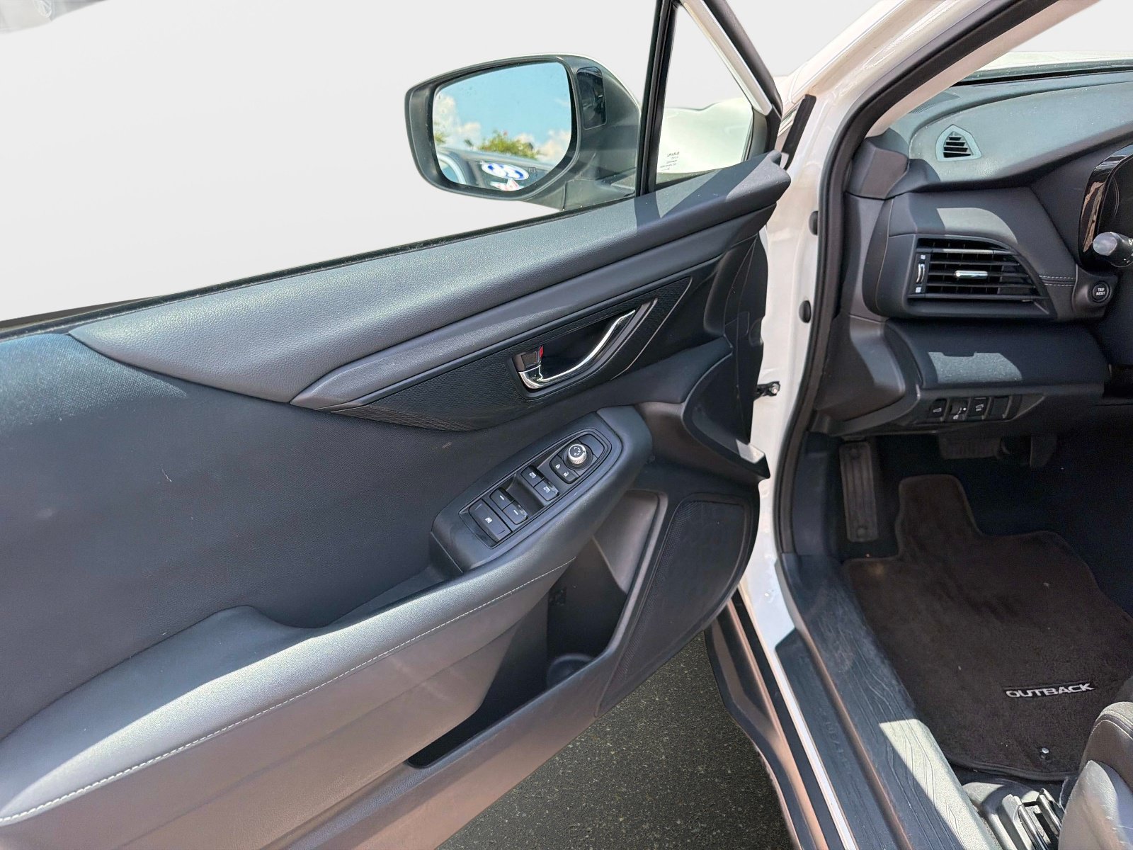 Used 2022 Subaru Outback Premium AWD/4WD image 18