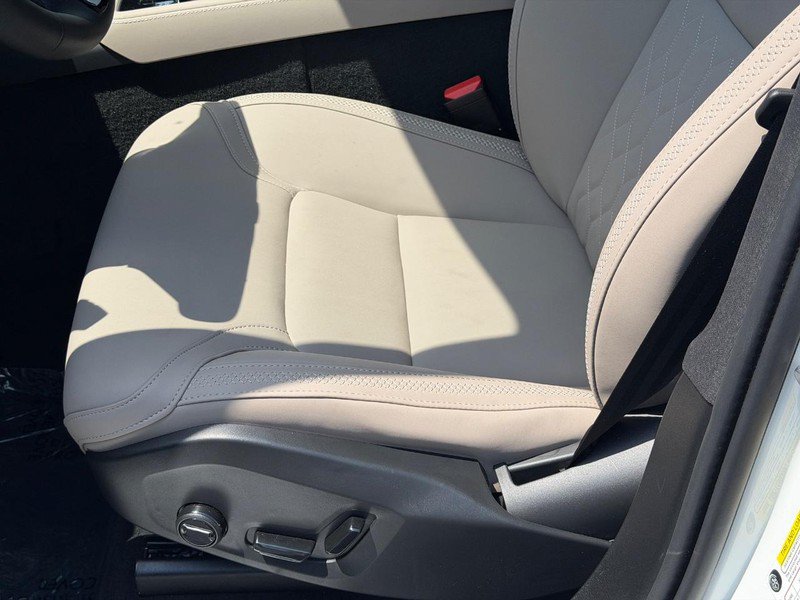Certified 2025 Volvo XC90 B5 Plus AWD/4WD image 22
