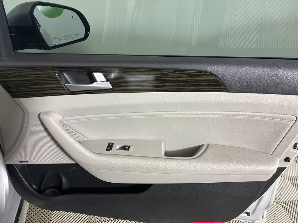 Used 2016 Hyundai Sonata Limited w/ Option Group 05 image 30