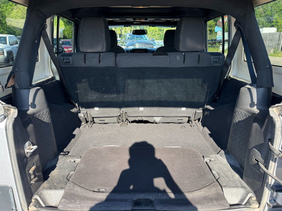 Used 2016 Jeep Wrangler Unlimited Sahara AWD/4WD image 17