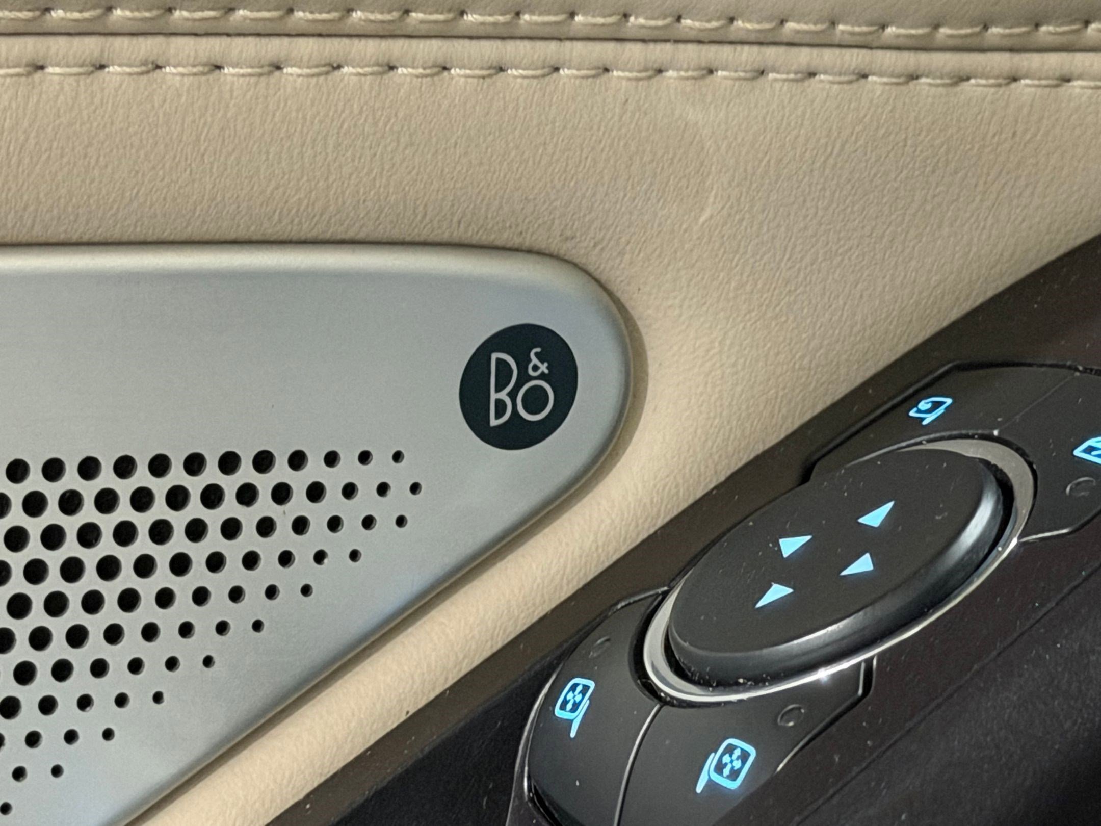 Used 2020 Ford Explorer Platinum w/ Premium Technology Package AWD/4WD image 24