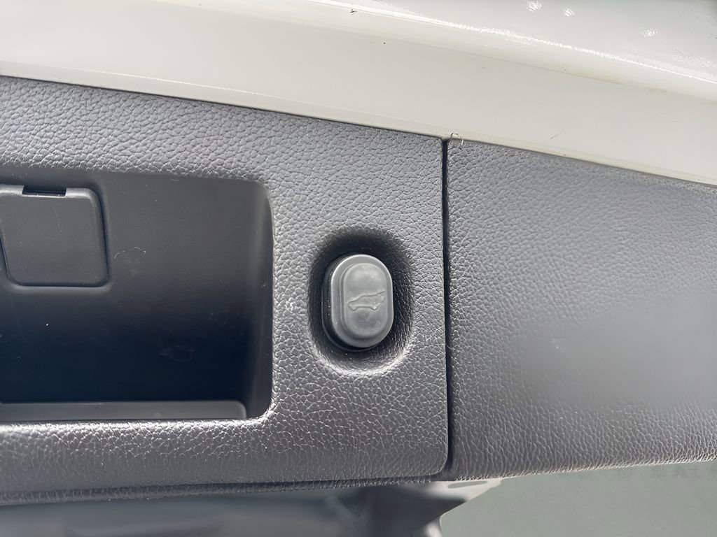 Used 2020 GMC Yukon SLT image 32