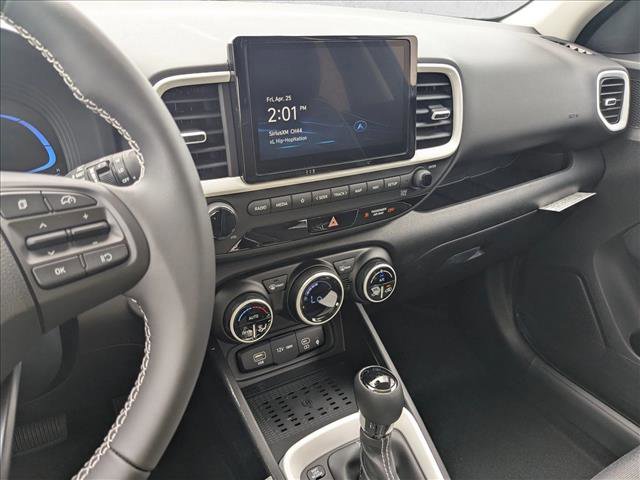 Used 2025 Hyundai Venue Limited image 13