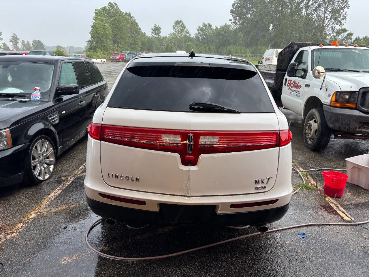 Used 2013 Lincoln MKT AWD image 4