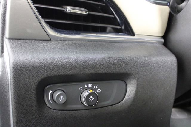 Used 2023 Chevrolet Traverse LS FWD image 19