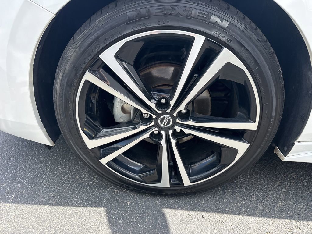 Used 2022 Nissan Sentra SR w/ Lighting Package image 9