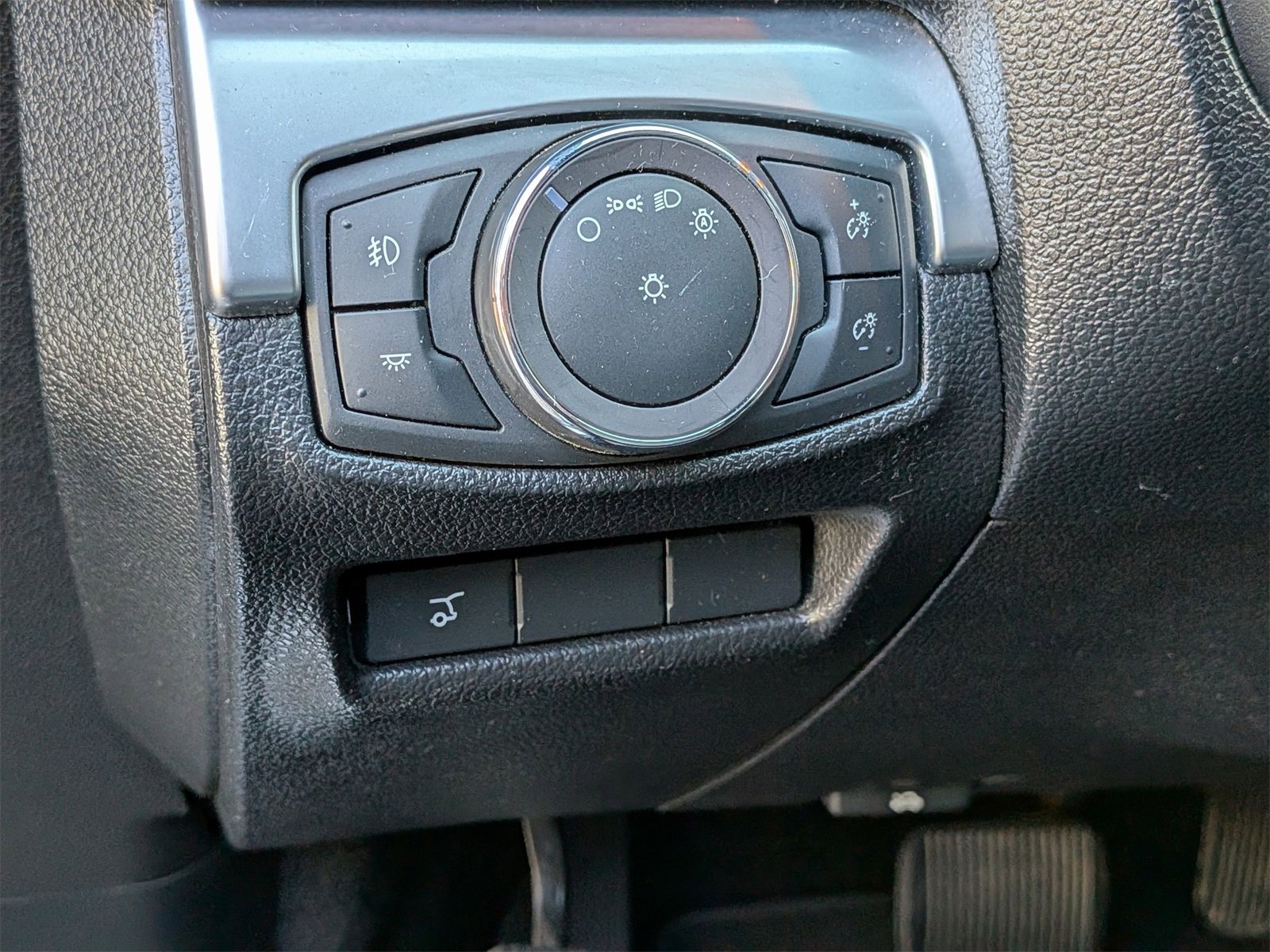 Used 2018 Ford Explorer Limited w/ Ford Safe & Smart Package image 17