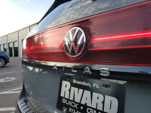 Used 2024 Volkswagen Atlas Peak Edition SE AWD/4WD image 6
