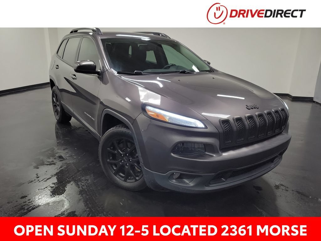 Used 2018 Jeep Cherokee Latitude Plus w/ Comfort/Convenience Group FWD image 1