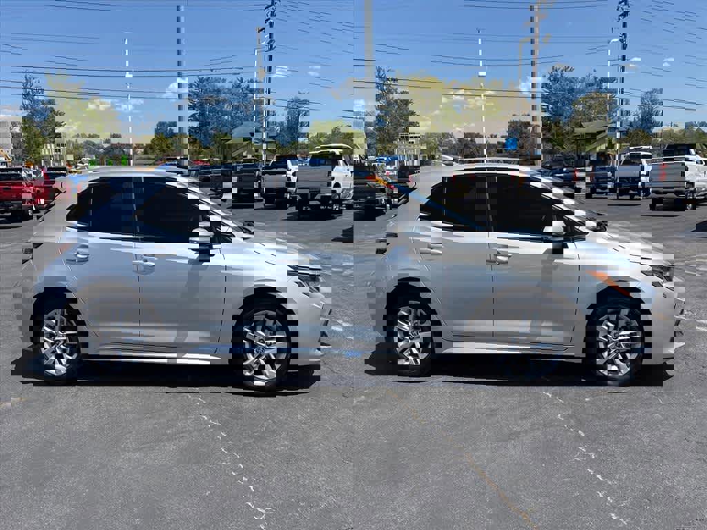 Used 2019 Toyota Corolla SE FWD image 2