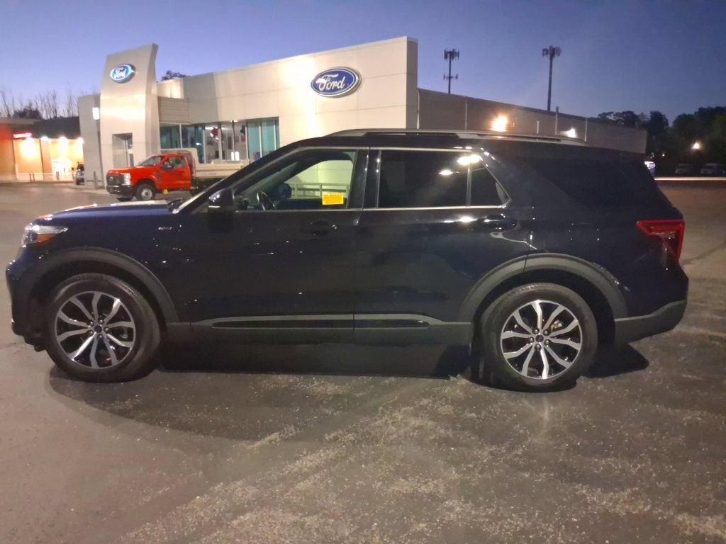 Used 2023 Ford Explorer ST-Line AWD/4WD image 2