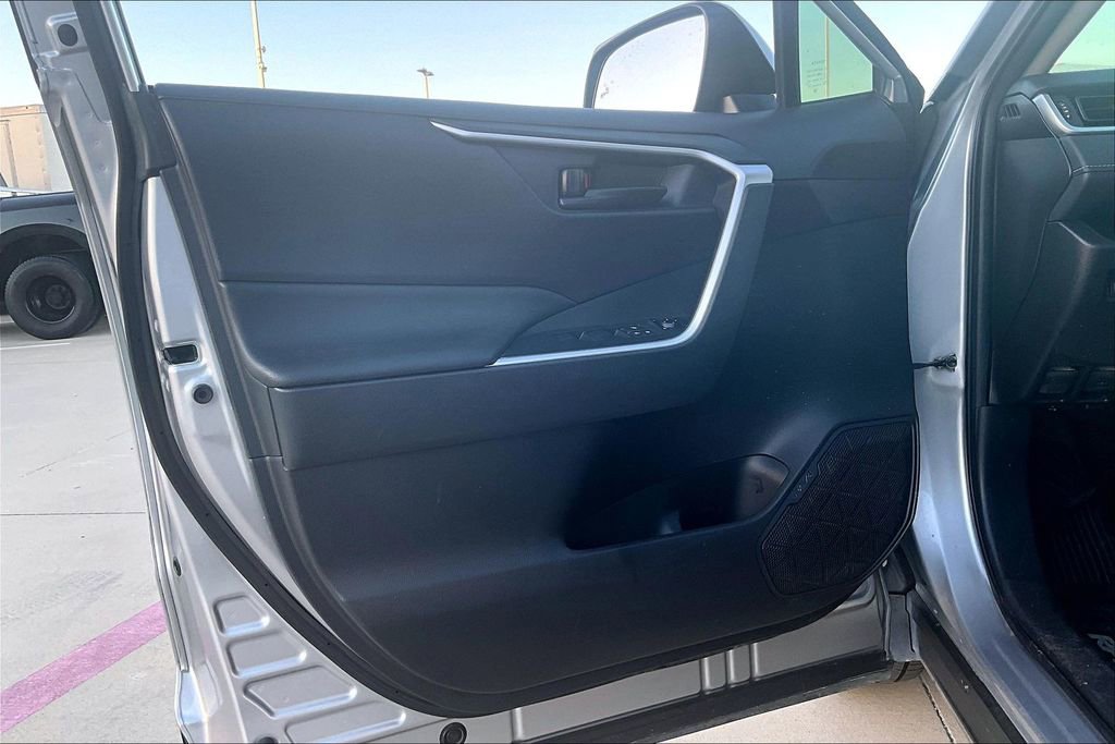 Used 2019 Toyota RAV4 LE image 21