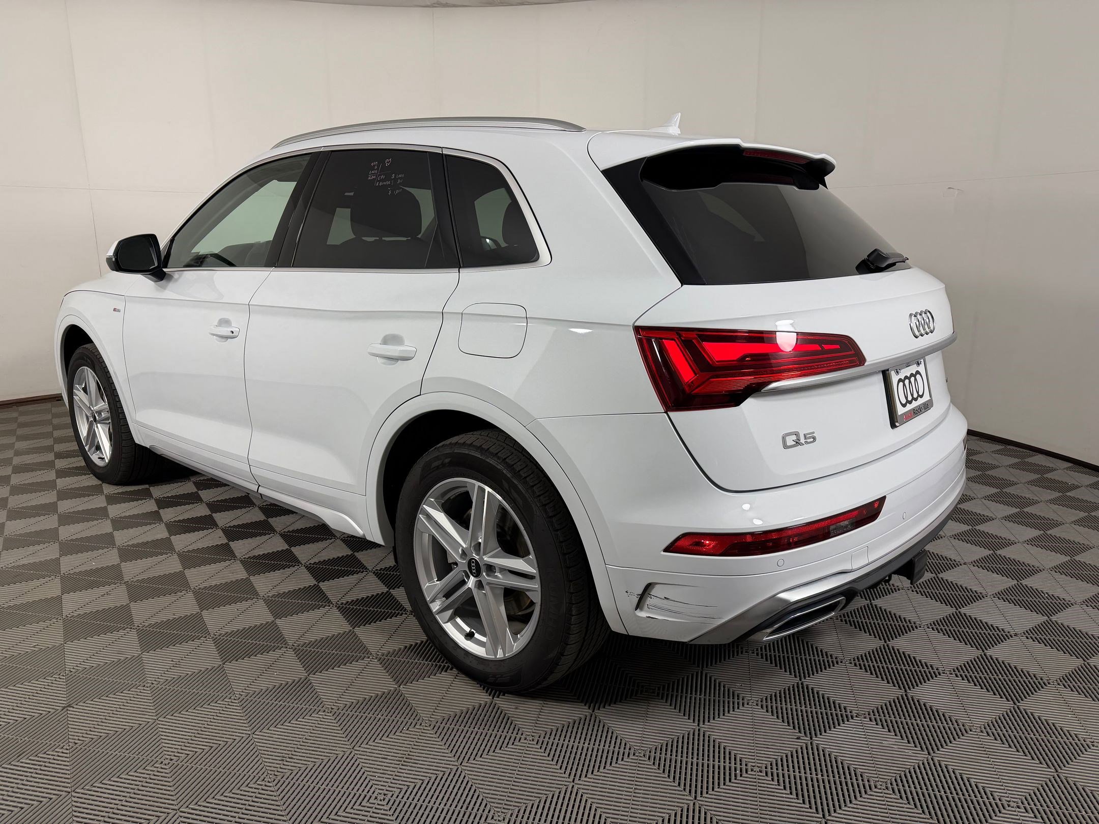 Certified 2025 Audi Q5 e Premium Plus w/ Premium Plus Package AWD/4WD image 3