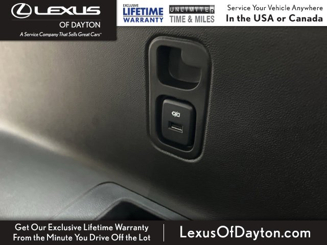 Used 2023 Chevrolet Traverse Premier image 38