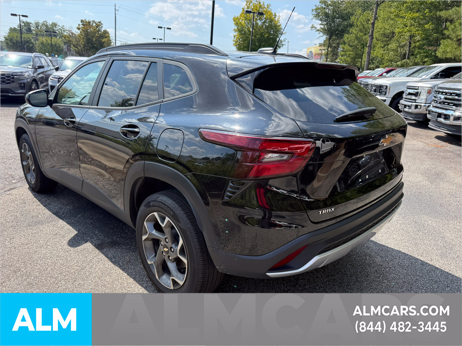 Used 2025 Chevrolet Trax LT FWD image 12