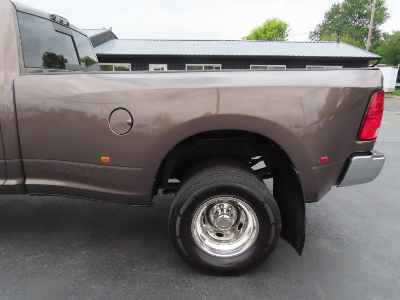 Used 2018 RAM 3500 SLT w/ Luxury Group AWD/4WD image 16