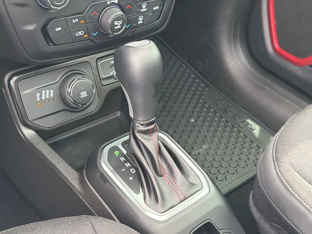 Used 2023 Jeep Renegade Latitude w/ Sun/Sound Group AWD/4WD image 30
