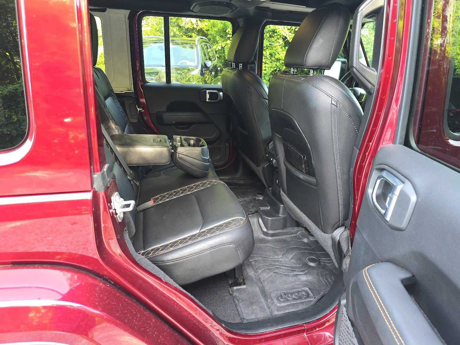Used 2021 Jeep Wrangler Unlimited Sahara AWD/4WD image 25
