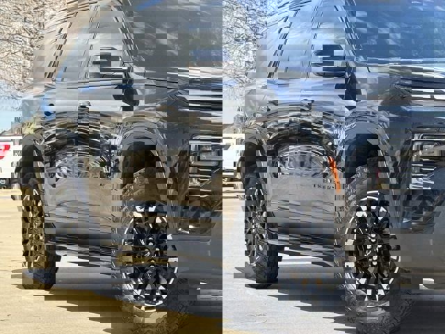 Used 2025 Chevrolet Traverse Z71 w/ Driver Confidence Package image 3