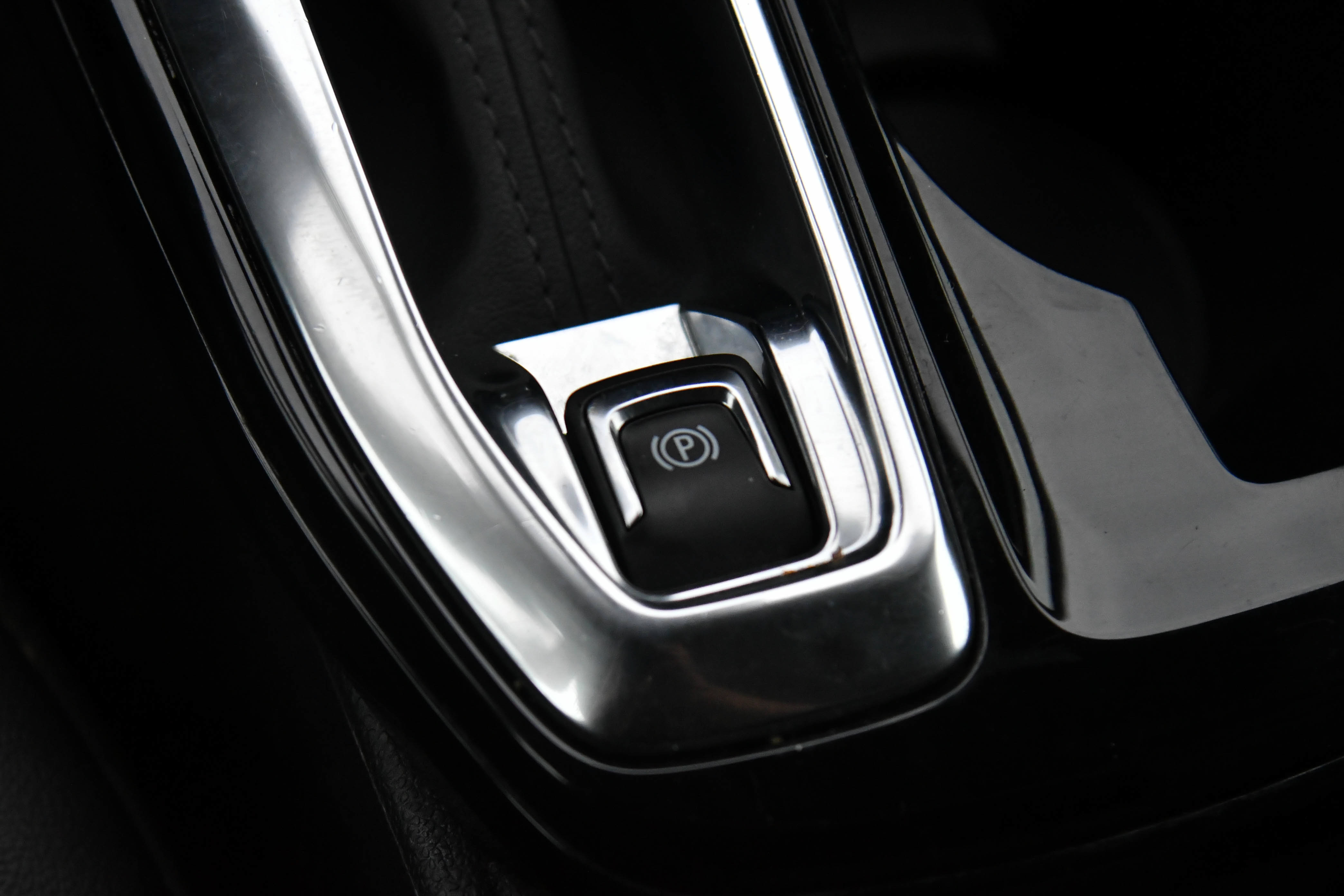 Used 2025 Chevrolet Trax LT FWD image 27