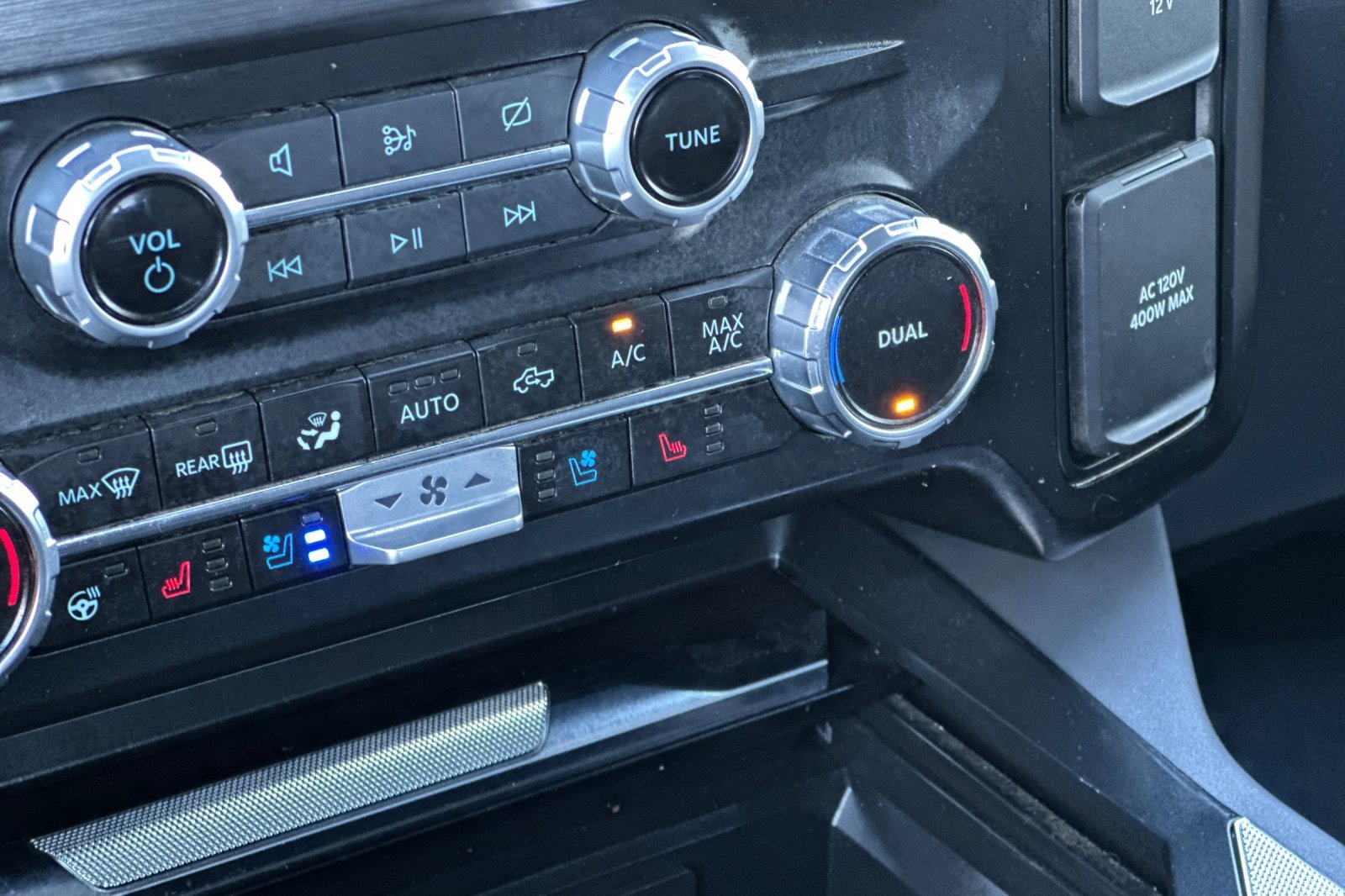 Used 2024 Ford F250 Lariat w/ Sport Appearance Package image 30