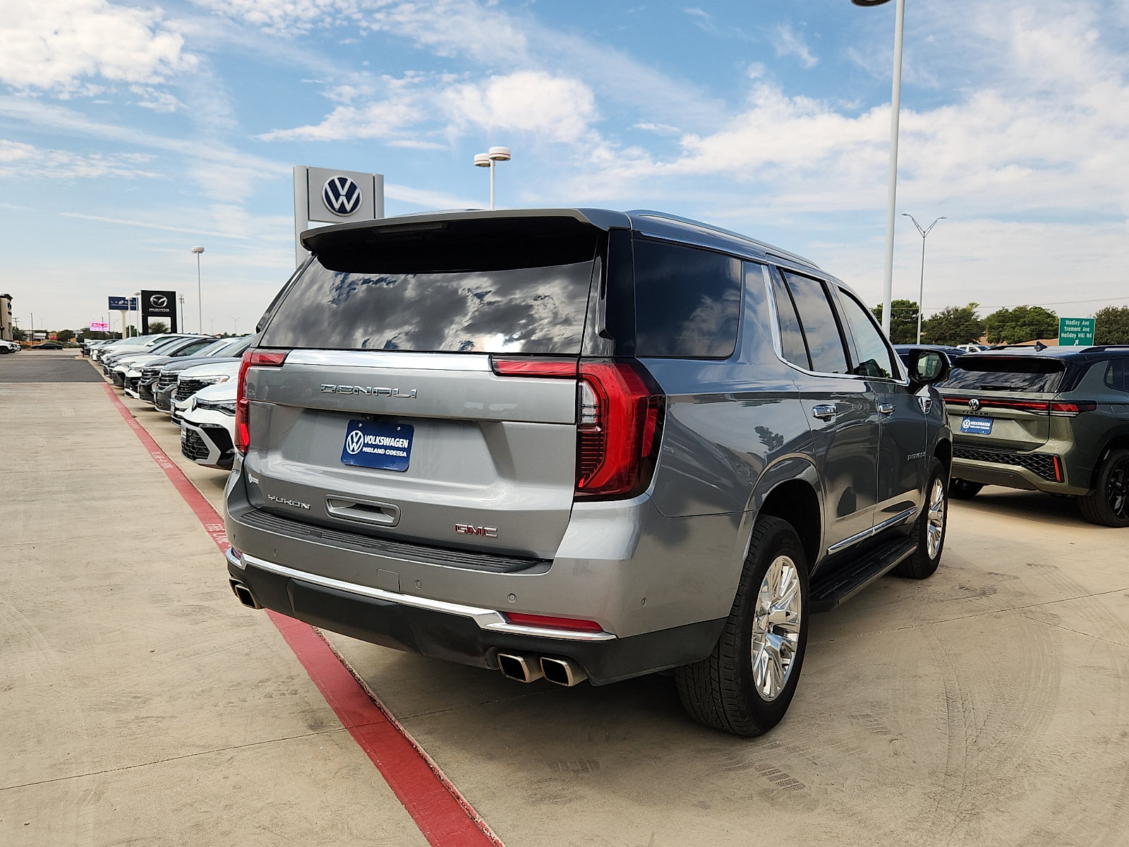 Used 2025 GMC Yukon Denali AWD/4WD image 5