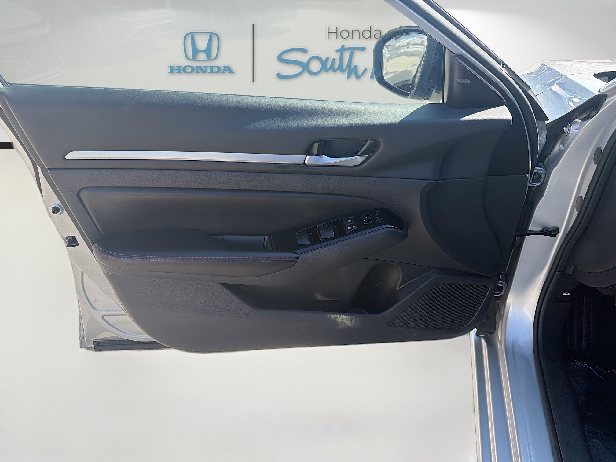 Used 2024 Nissan Altima 2.5 SR FWD image 19