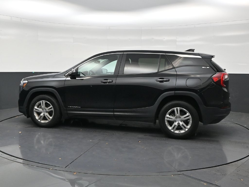 Used 2023 GMC Terrain SLE FWD image 2