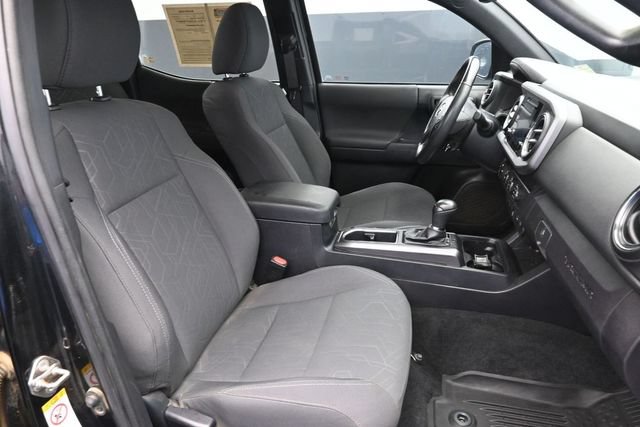 Used 2019 Toyota Tacoma TRD Sport w/ Technology Package AWD/4WD image 32
