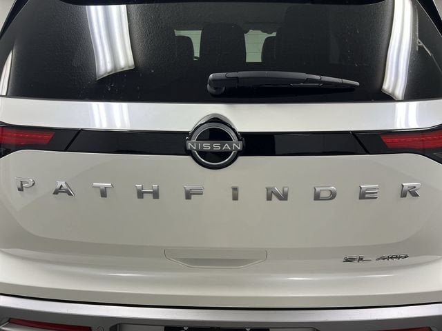 Used 2024 Nissan Pathfinder SL AWD/4WD image 32