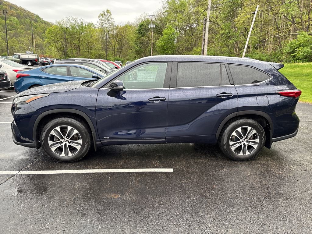 Used 2022 Toyota Highlander XLE AWD/4WD video 2