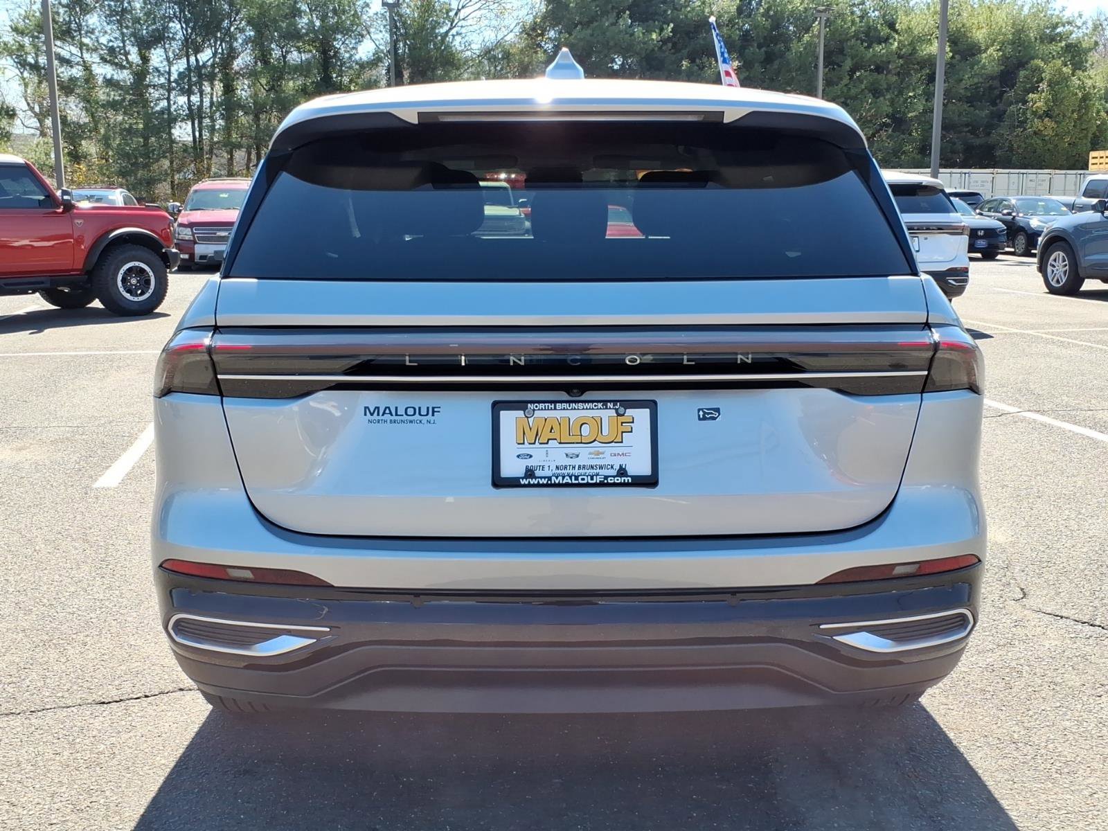 Used 2025 Lincoln Nautilus Premier w/ Equipment Group 102A AWD/4WD image 5