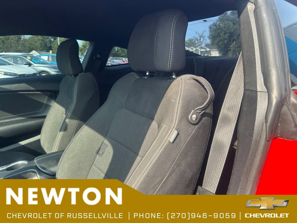 Used 2016 Ford Mustang Coupe RWD image 5