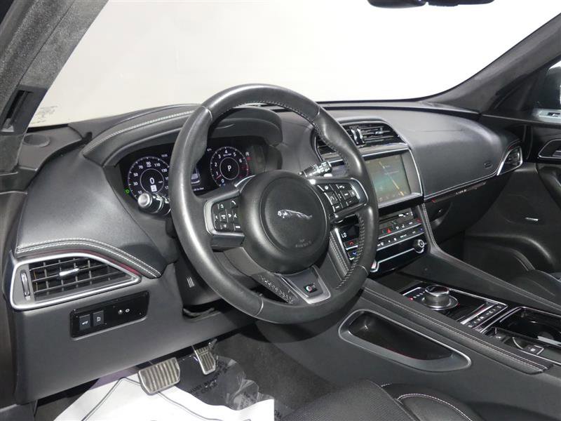 Used 2019 Jaguar F-PACE S image 24