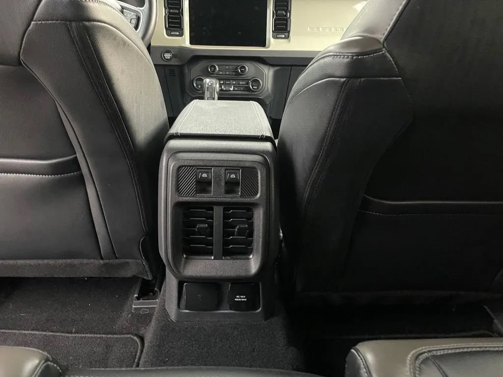 Used 2025 Ford Bronco Outer Banks AWD/4WD image 17