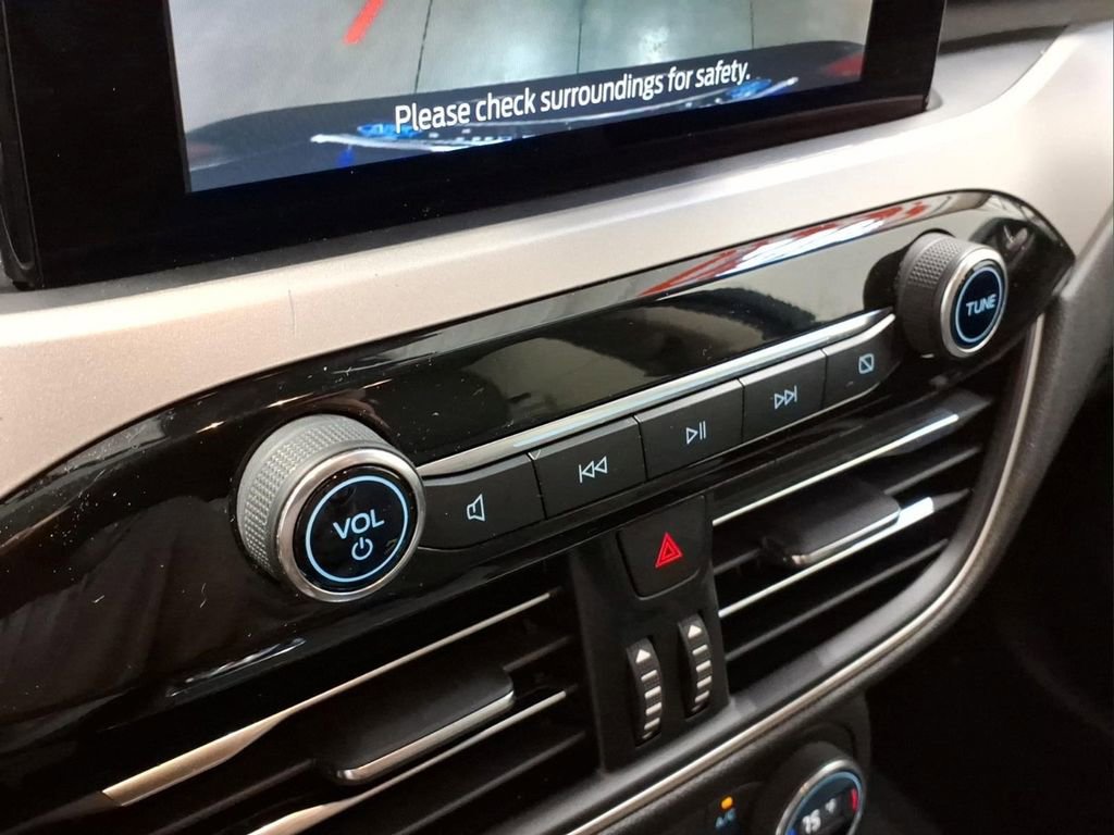 Used 2020 Ford Escape SE image 9