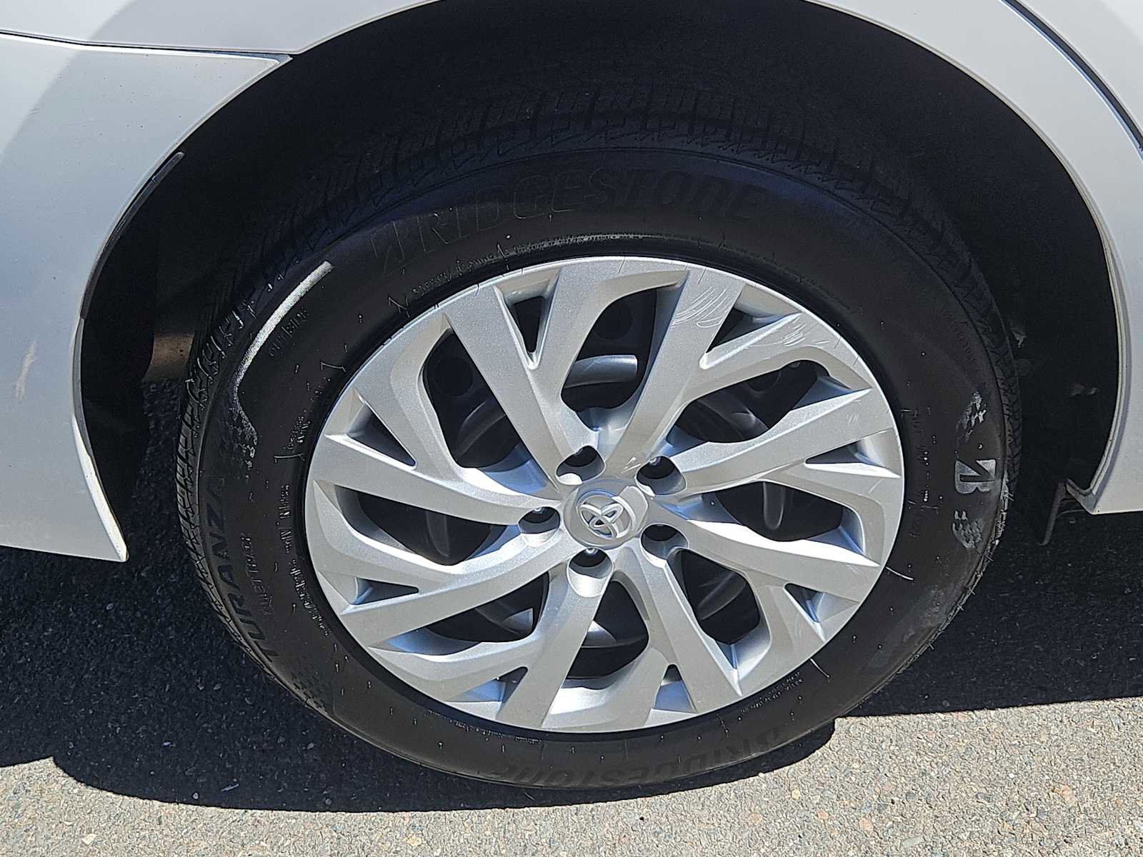 Used 2018 Toyota Corolla LE FWD image 9