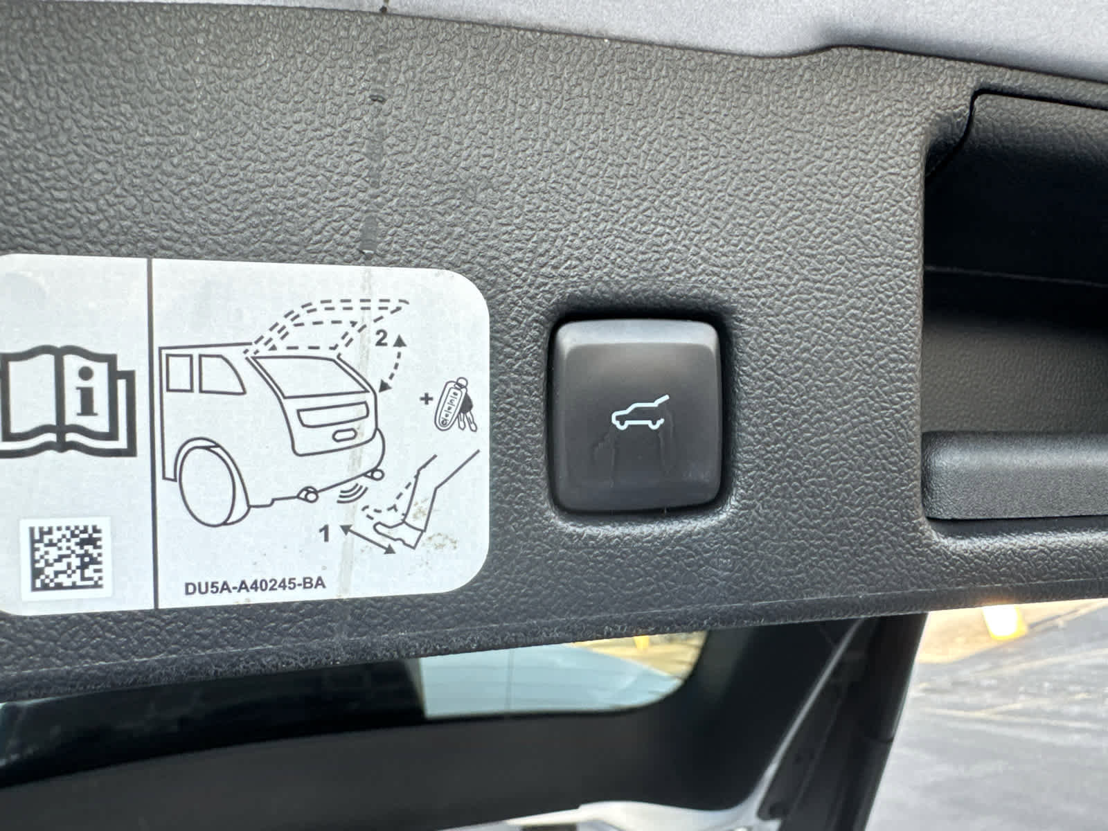 Used 2020 Ford Escape Titanium image 15