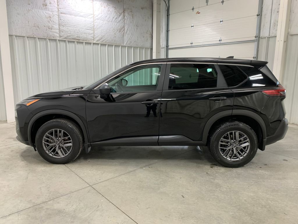 Used 2023 Nissan Rogue S image 4
