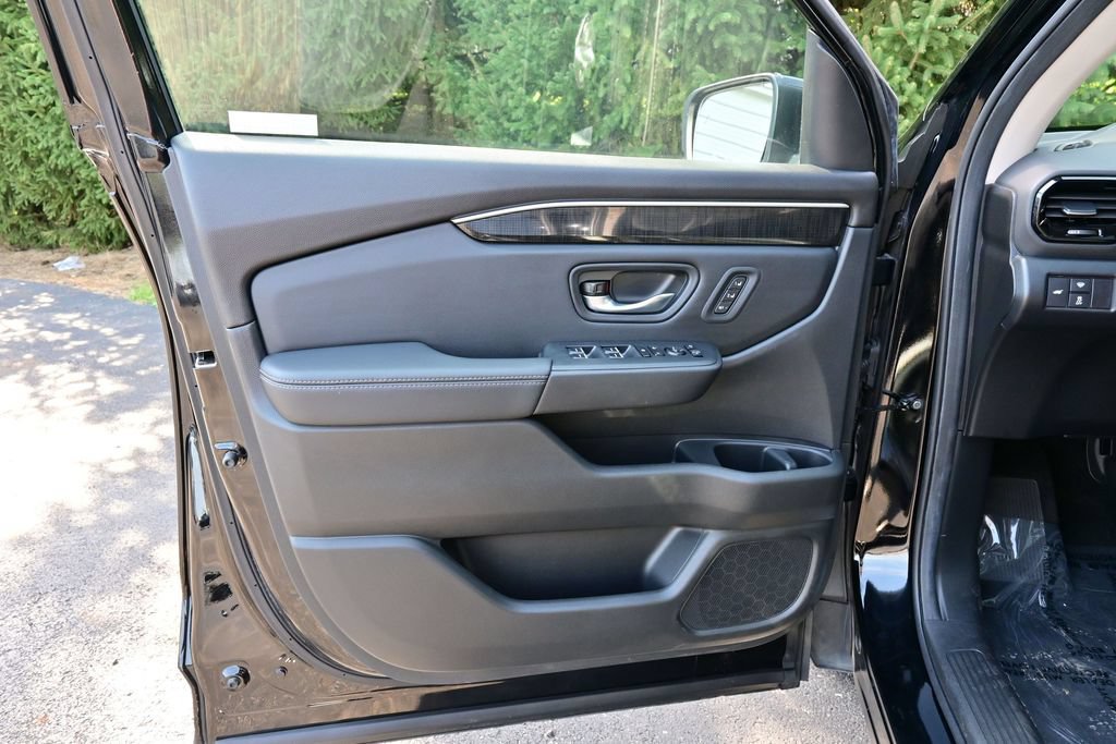 Used 2025 Honda Pilot Elite image 9