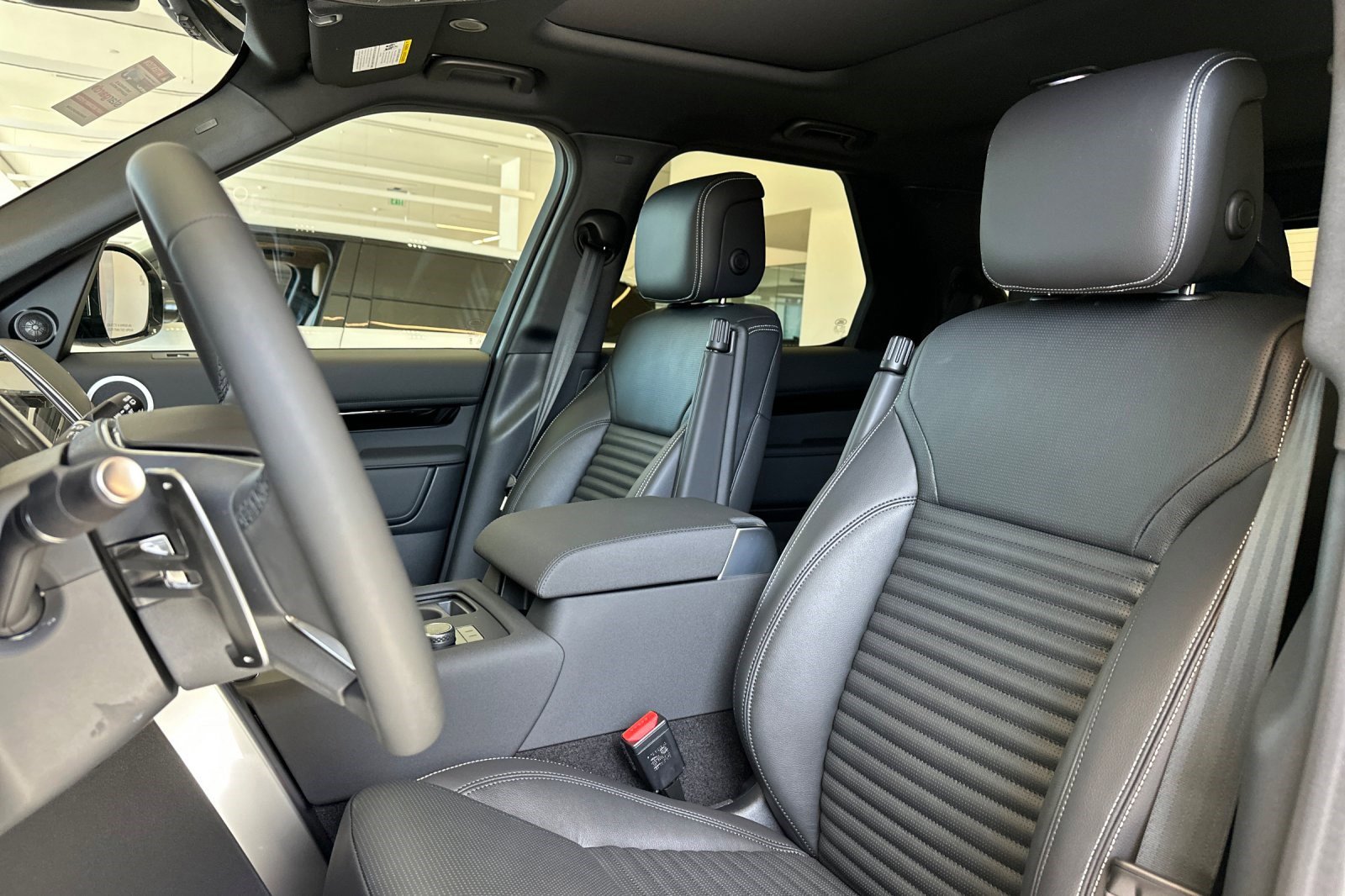 New 2026 Land Rover Discovery S image 6