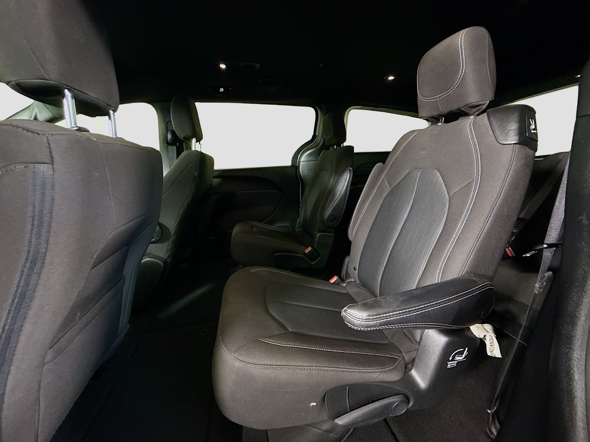 Used 2023 Chrysler Pacifica Touring FWD image 25